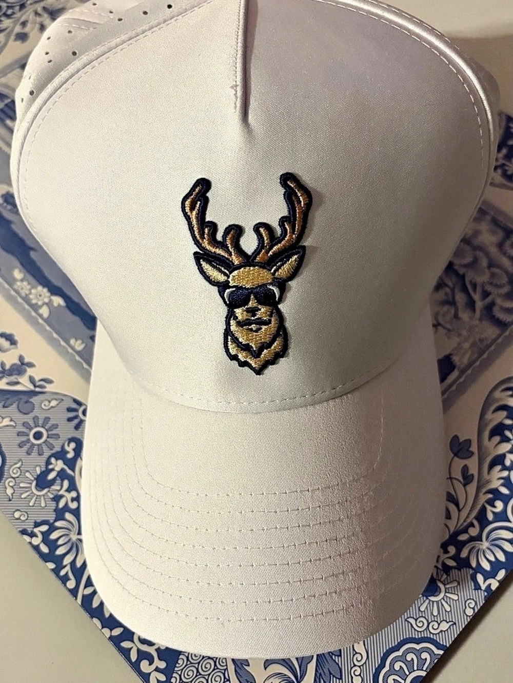 Waggle White Deer Embroidered Hat Like New